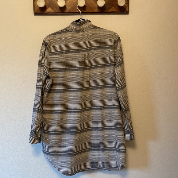 Gap Weekend Tunic Shirt. Classic black and white. Size Petite Large - Picture 5 of 5